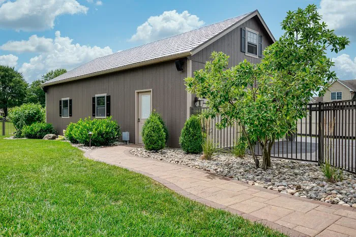 Tomlinson Bomberger Lawn Care & Landscape Picture 1