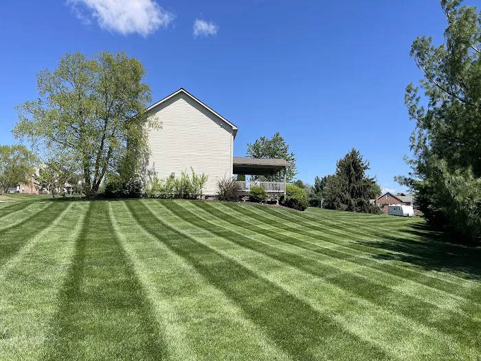 Tomlinson Bomberger Lawn Care & Landscape Picture 7