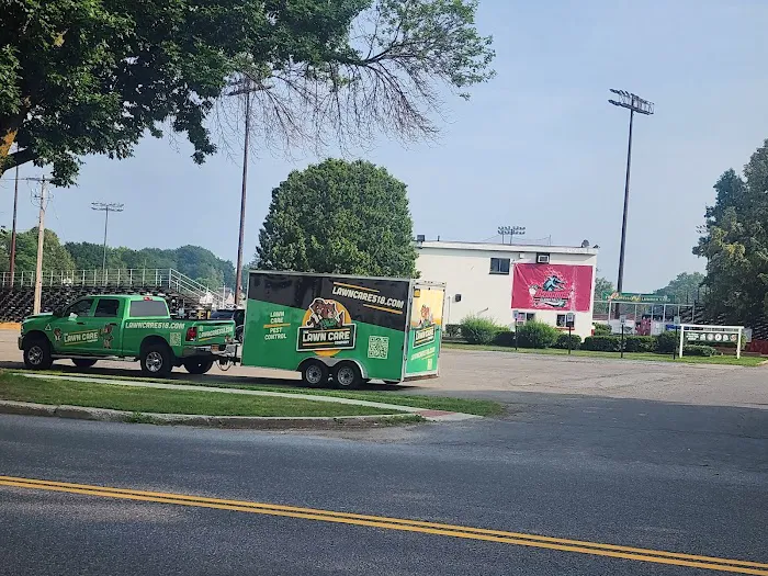 Groundhogs Lawn Care Picture 10