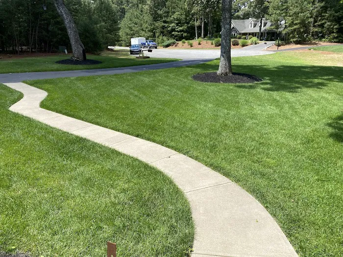 Lawns Unlimited Ltd Picture 10