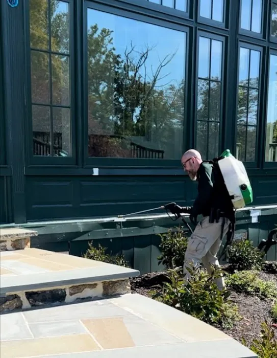 Ned's Lawn and Pest Control Picture 8