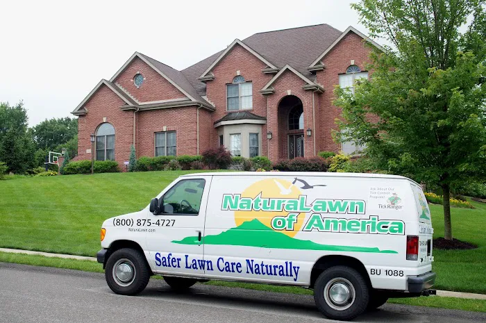 NaturaLawn of America Picture 3