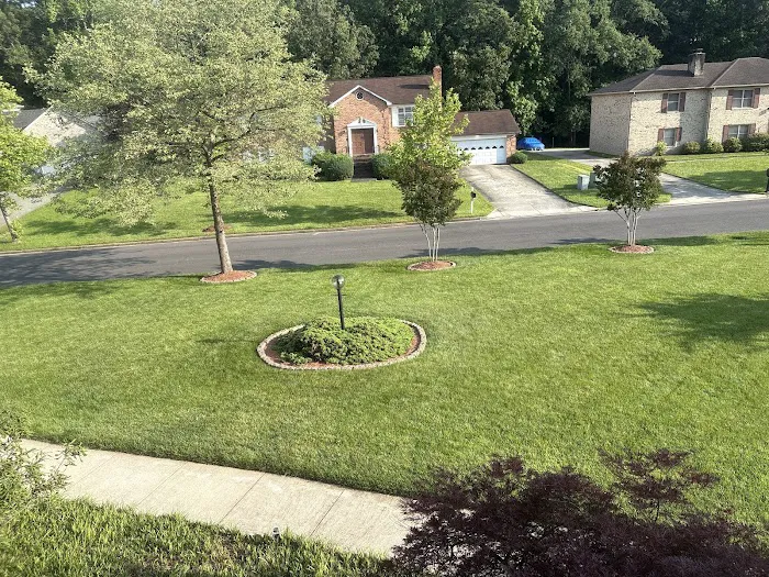 MRW Lawns, Inc. Picture 3