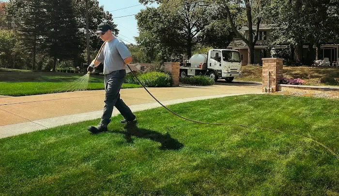 Greener Grass Organic Lawn & Pest - Weed Control Picture 7