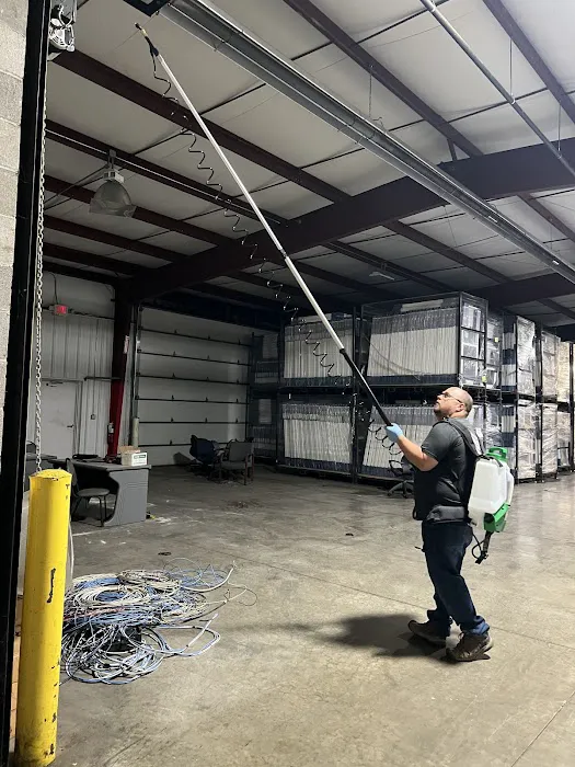 Lu-Crest Pest Control LLC Picture 1