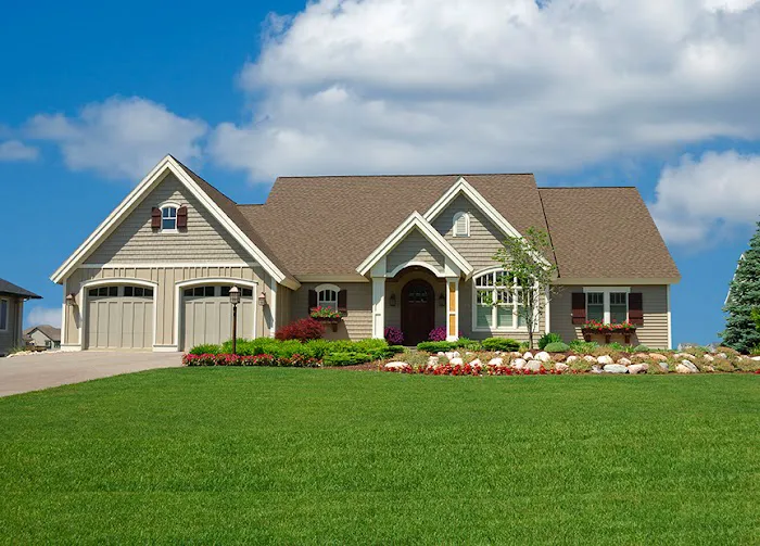 Exterior Lawn & Pest Control Picture 2