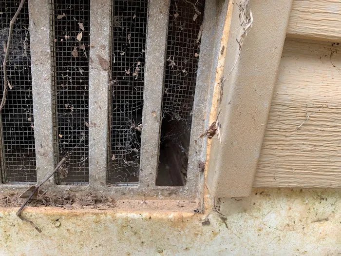 Decker Pest Control, LLC Picture 10