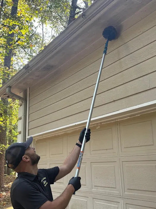Daniel & Lawson Pest Control Picture 1