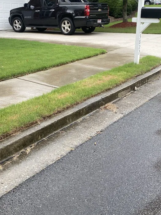 Maple Leaf Lawn Care & Pest Control Picture 7