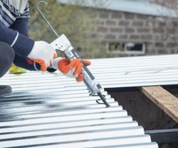 How to Seal Cracks Around Roofline for Better Home Protection